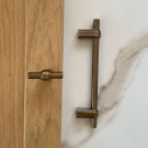 T-BAR HÅNDTAK  OXFORD - ANTIKK MESSING thumbnail