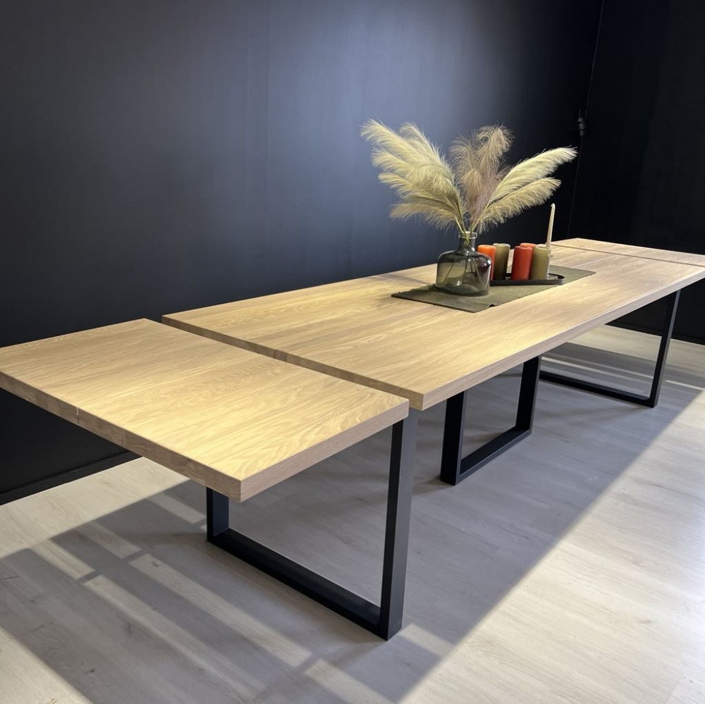 Spisebord 270x90x75cm,+ 2 TILLEGGSPLATER-50cm,=370cm,ehandlet med OSMO Topoil Naturell. Lages etter bestilling. Leveres på ca. 3 uker. Betal trygt med Klarna, Visa, Mastercard eller Vipps.